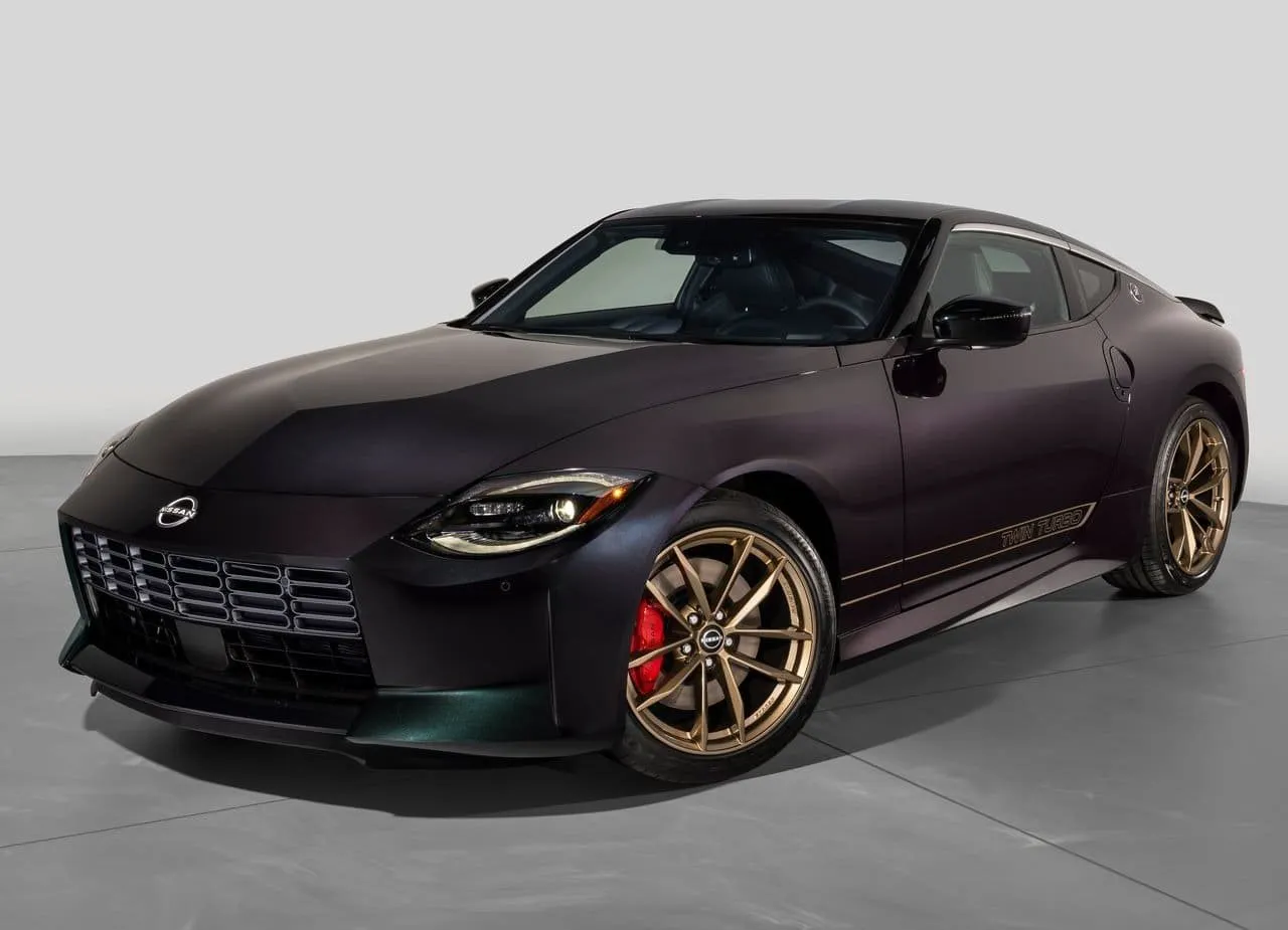 Nissan Z Heritage Edition 2026 com motor V6 biturbo de 400 cv