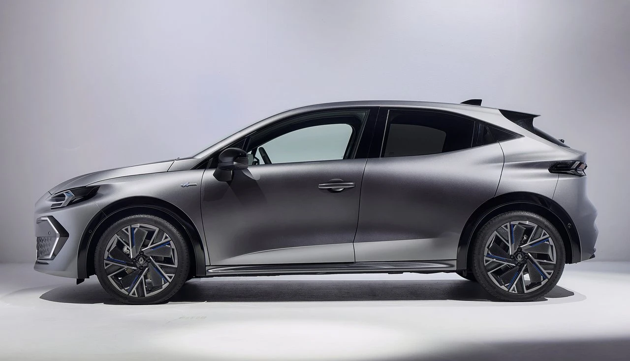 Renault Clio 2026 híbrido traz design renovado