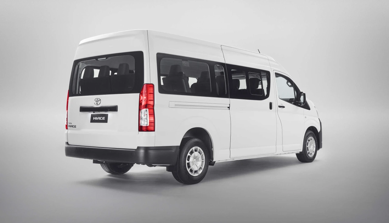 Toyota Hiace 2025 traseira