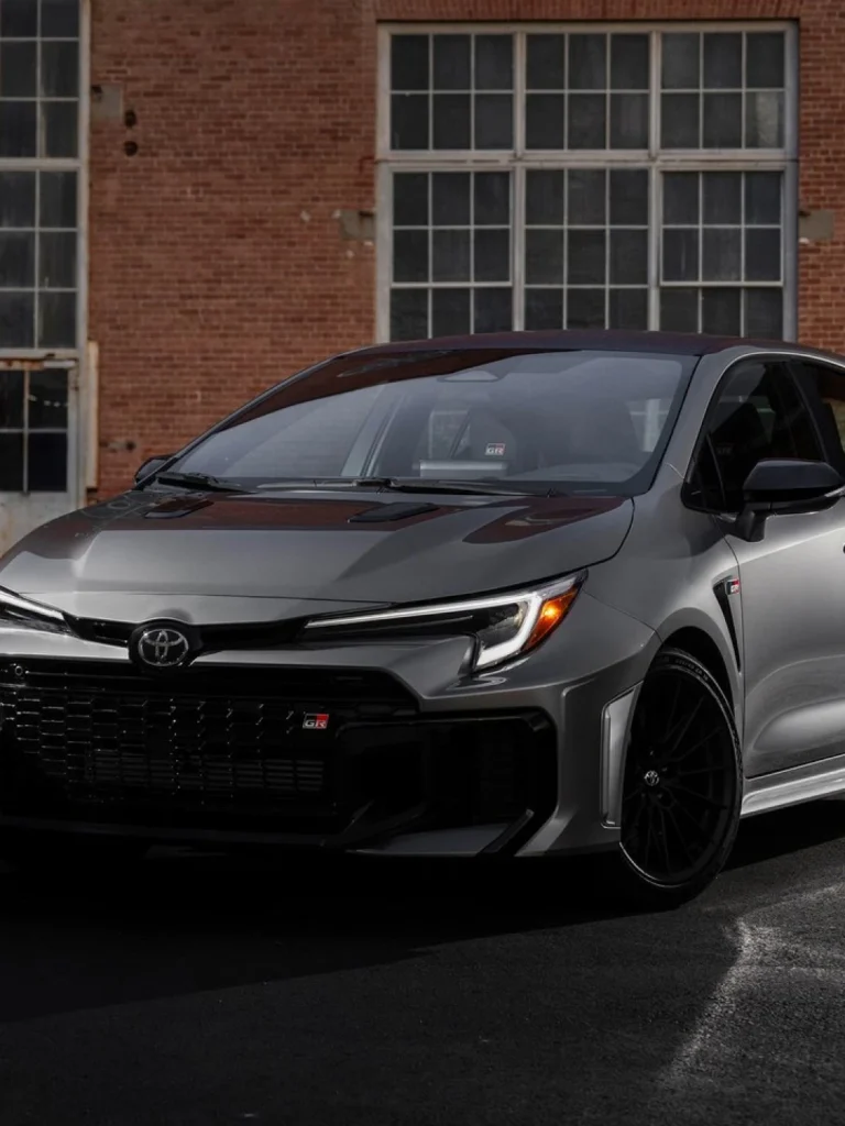 Toyota GR Corolla 2026 chega nervoso e mais insano que nunca