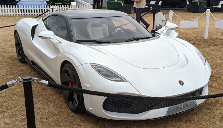 Os 10 Carros Elétricos Mais Rápidos do Mundo em 2025