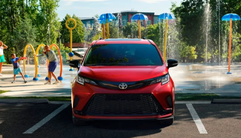 Toyota Sienna 2026 Híbrida com 245