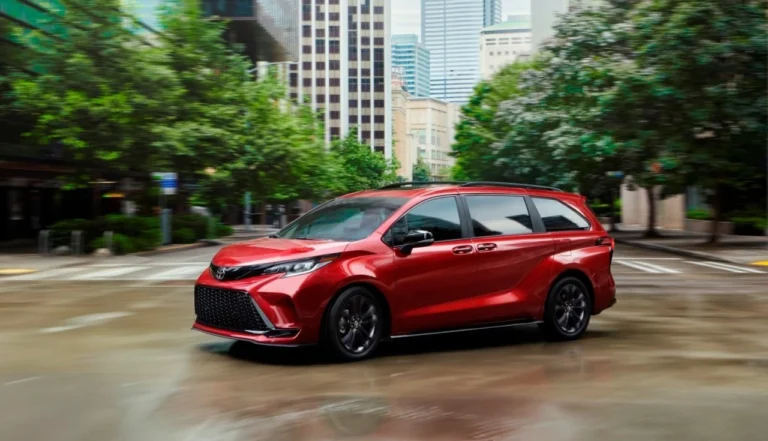 Toyota Sienna 2026 Híbrida com 245