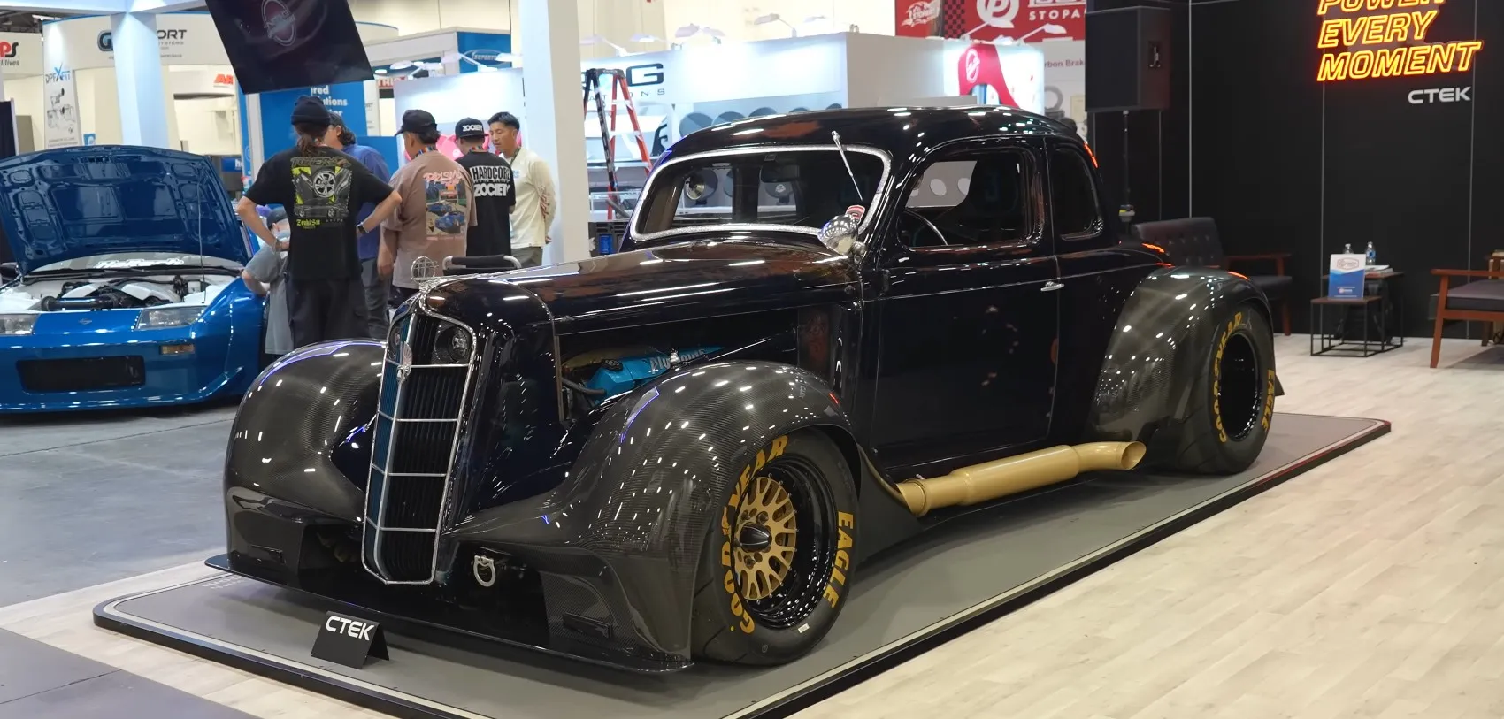 Pintura original com amassados, V10 de 9.0L, chassi GT-1 de corrida. Conheça o Ruffian Plymouth que combina 1935 com tecnologia de pista