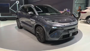 BYD Atto 8: SUV de 488 cv que acelera mais que muito esportivo