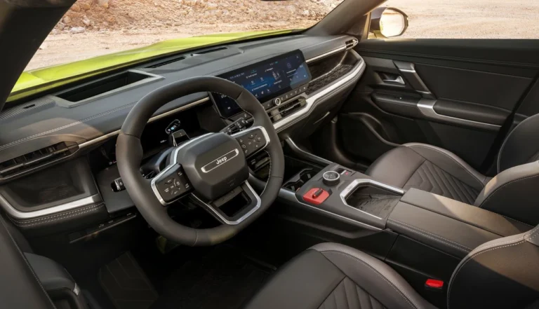 Novo Compass 2026 cresce 13 cm e ganha motor elétrico de 375 cavalos