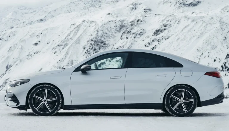 Mercedes CLA 2026 vale o preço Análise completa do sedã híbrido