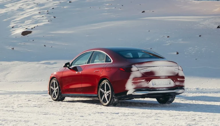 Mercedes CLA 2026 vale o preço Análise completa do sedã híbrido