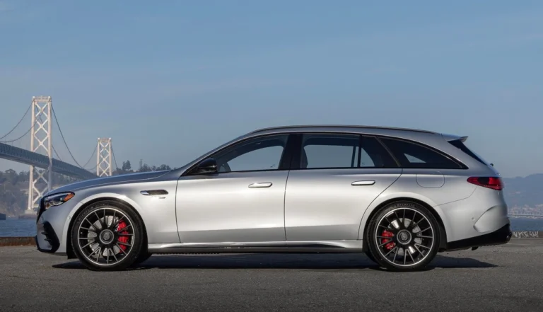 Mercedes-AMG E53 Hybrid Estate 2025, perua esportiva e elétrica leve