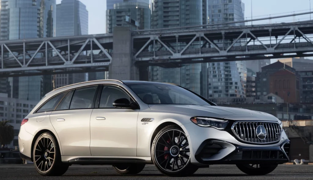 Mercedes-AMG E53 Hybrid Estate 2025, perua esportiva e elétrica leve