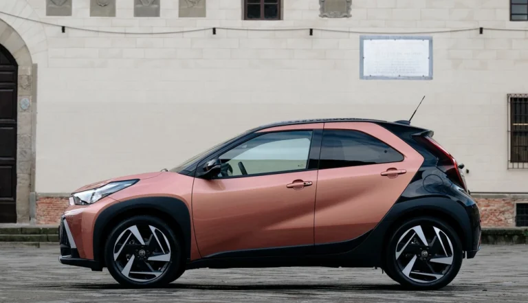 Toyota Aygo X 2026: O Híbrido de 116cv Que Consome 3,8L Por 100km
