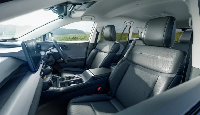 Toyota RAV4 2026 surpreende com consumo de 18 km/l e novo visual