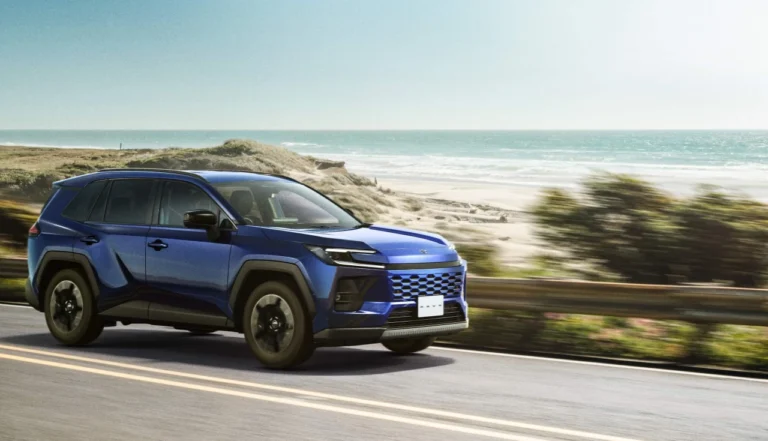 Toyota RAV4 2026 surpreende com consumo de 18 km/l e novo visual