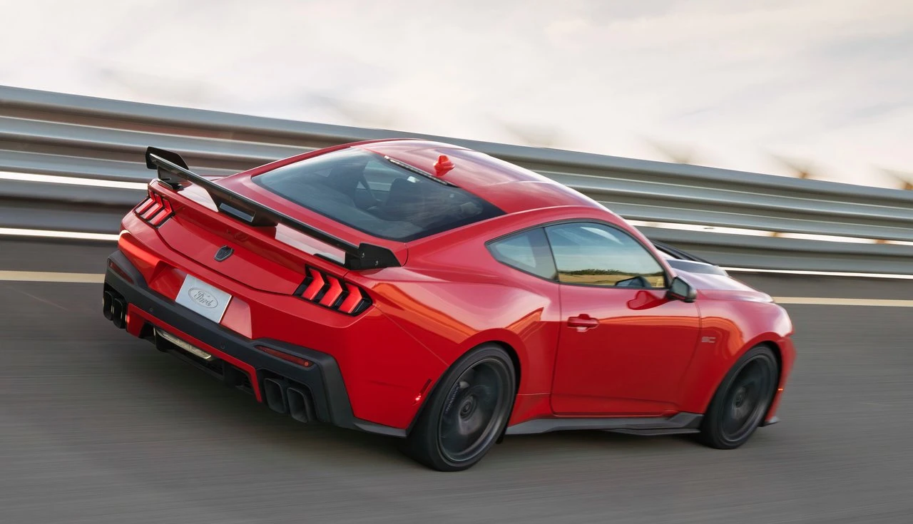 Ford Mustang Dark Horse SC 2026