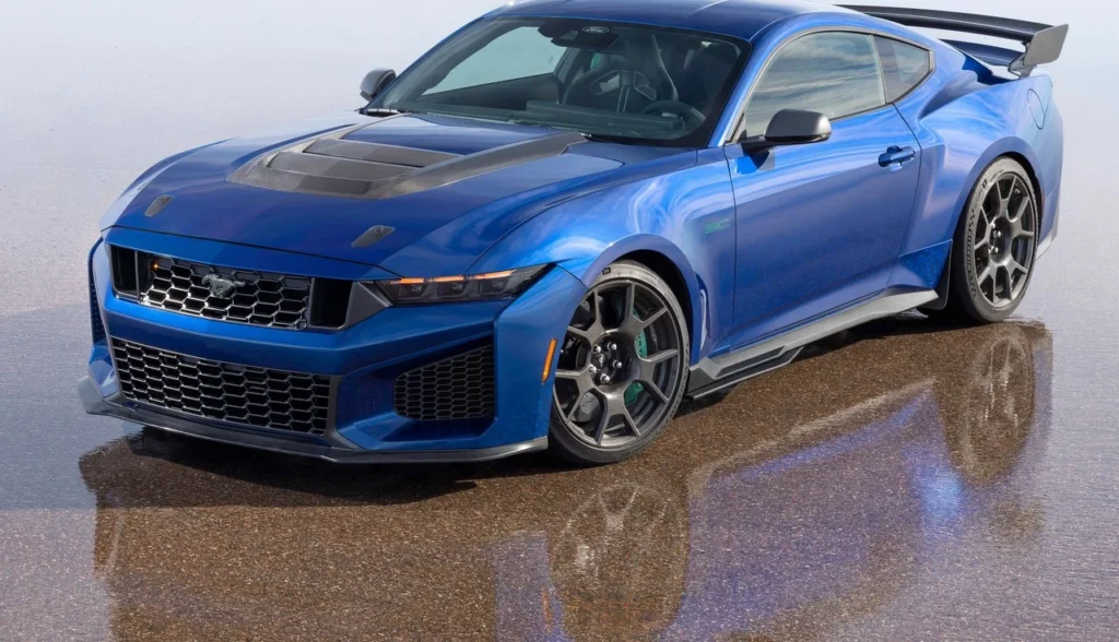 Ford Mustang Dark Horse SC 2026