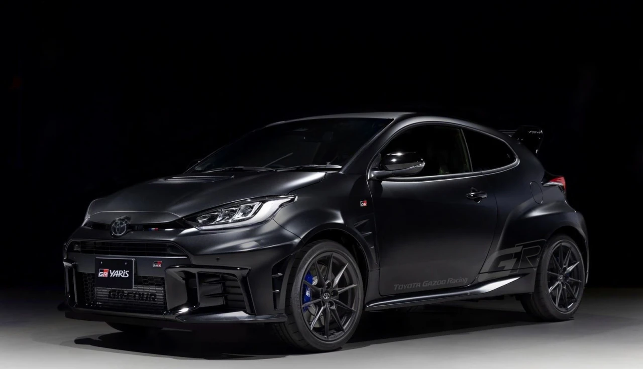 imagem de frente do Tota GR Yaris Ogier