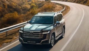 Toyota Land Cruiser 300 Hybrid 2026: 457 cv e o primeiro híbrido em 70 anos