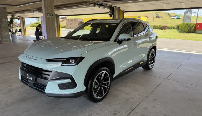 Jetour S06