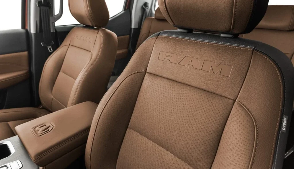 Dakota Laramie tem caçamba maior e tecnologia que a Hilux não oferece