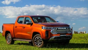 Dakota Laramie tem caçamba maior e tecnologia que a Hilux não oferece