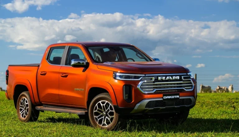 Dakota Laramie tem caçamba maior e tecnologia que a Hilux não oferece