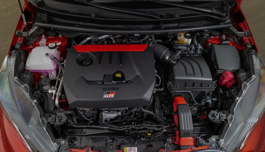 GR Yaris 2026: Toyota fabrica à mão o hot hatch mais exclusivo do Brasil