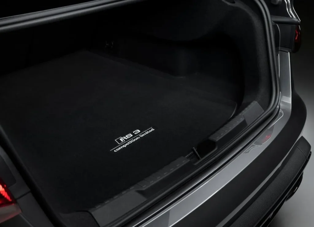 Audi RS 3 Competition Limited imagem porta malas