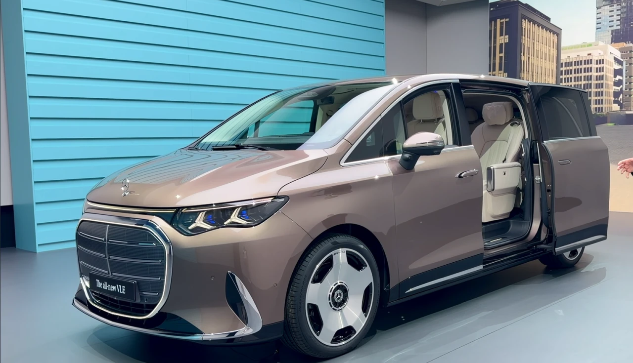 Mercedes VLE 2027: Detalhes da van que oferece silêncio absoluto e cinema a bordo