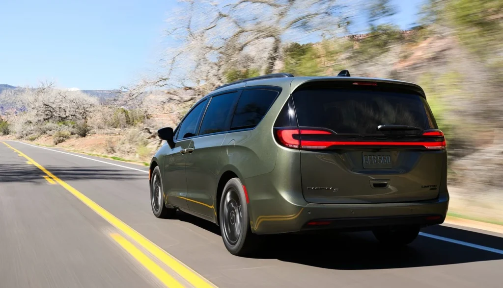 Chrysler Pacifica 2027