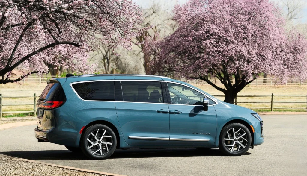Chrysler Pacifica 2027
