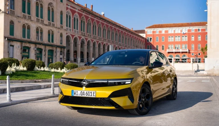 Opel Astra PHEV 2025