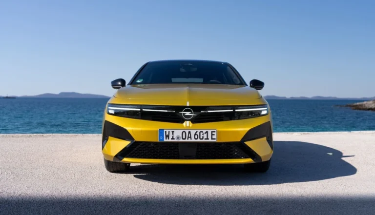 Opel Astra PHEV 2025