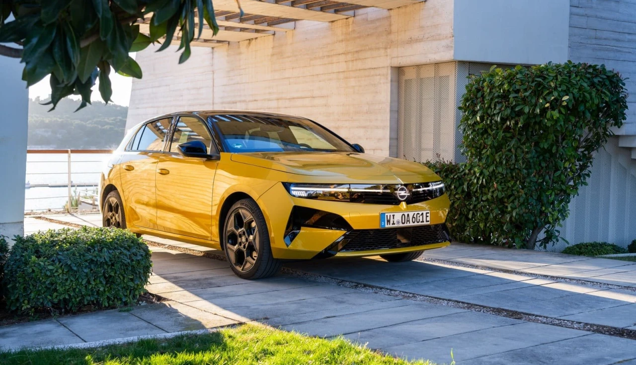 Opel Astra PHEV 2025