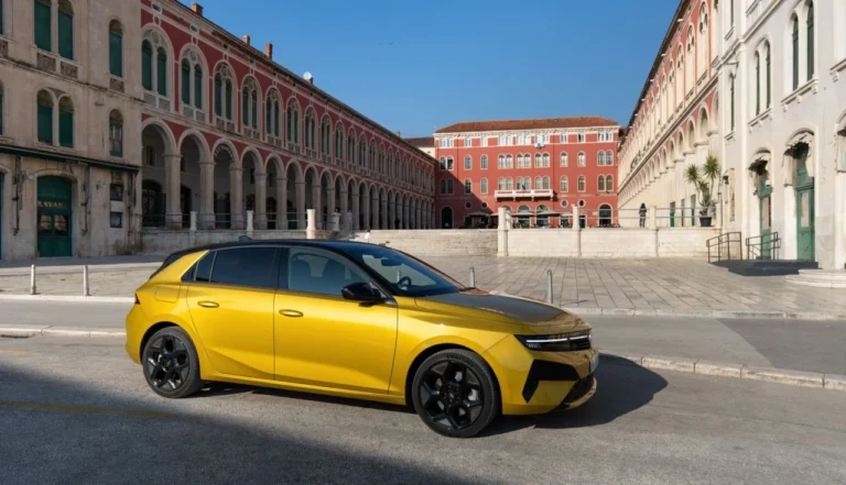 Opel Astra PHEV 2025