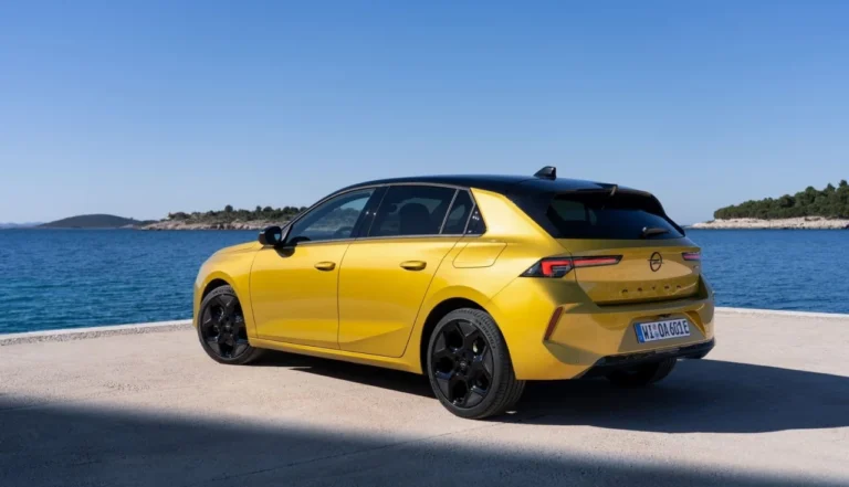 Opel Astra PHEV 2025