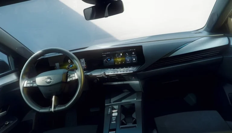 Opel Astra PHEV 2025