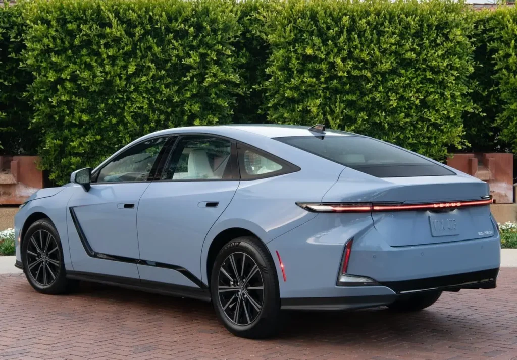 Lexus ES 350e 2026
