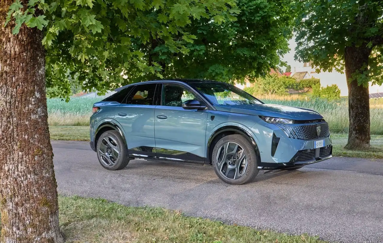 Peugeot E-3008 Long Range 2026