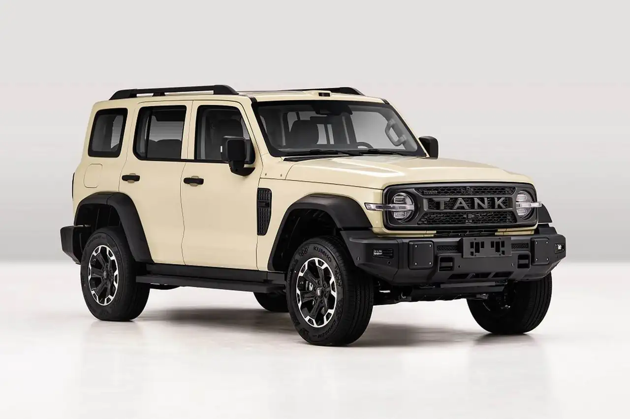 Tank 300 Hi4-T Long Wheelbase