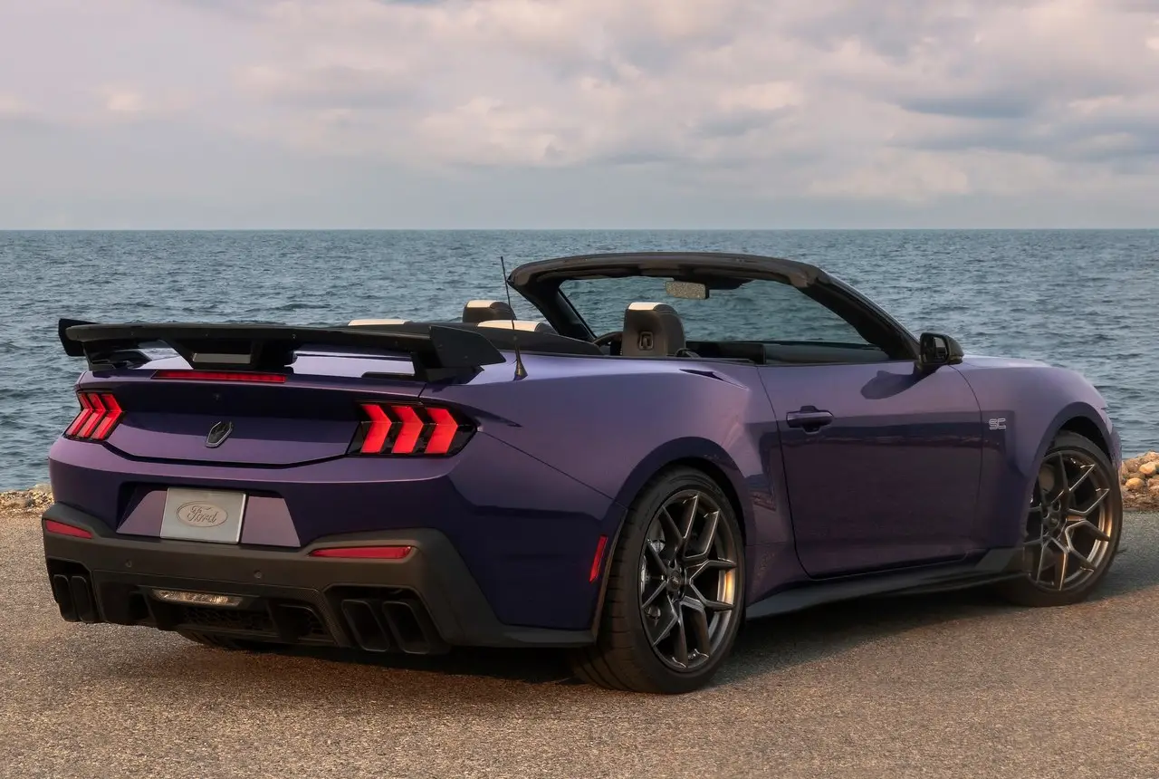 Ford Mustang Dark Horse SC Convertible