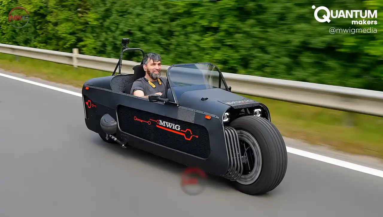 Moto Futurista A Partir De Uma Velha Scooter
