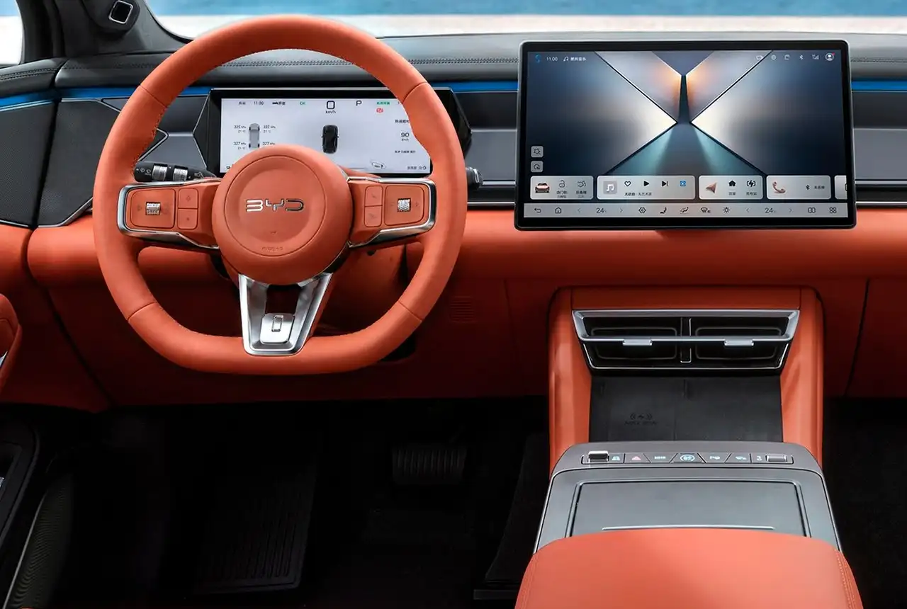 BYD Atto 8 2027 interior painel volante