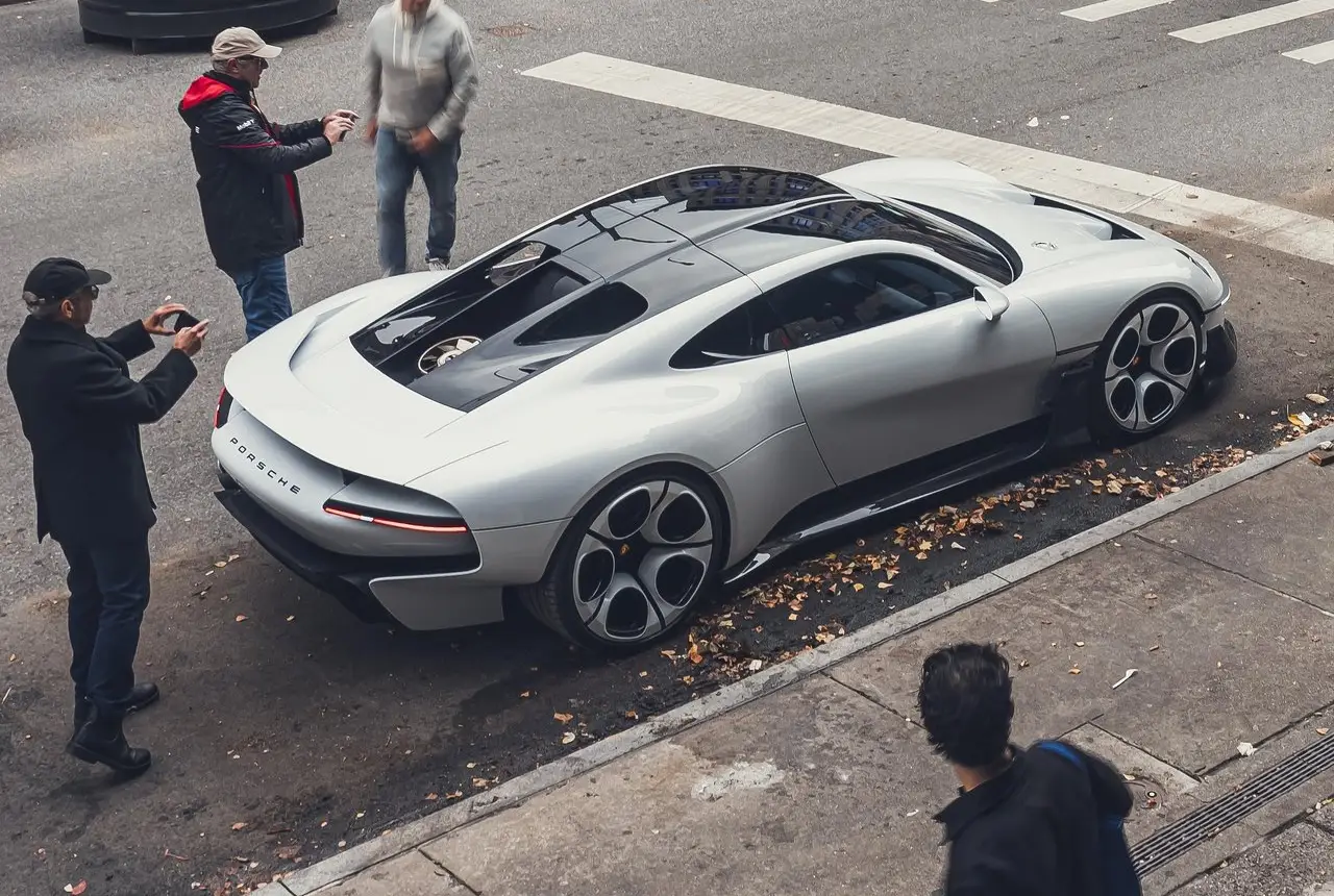 Porsche Mission S