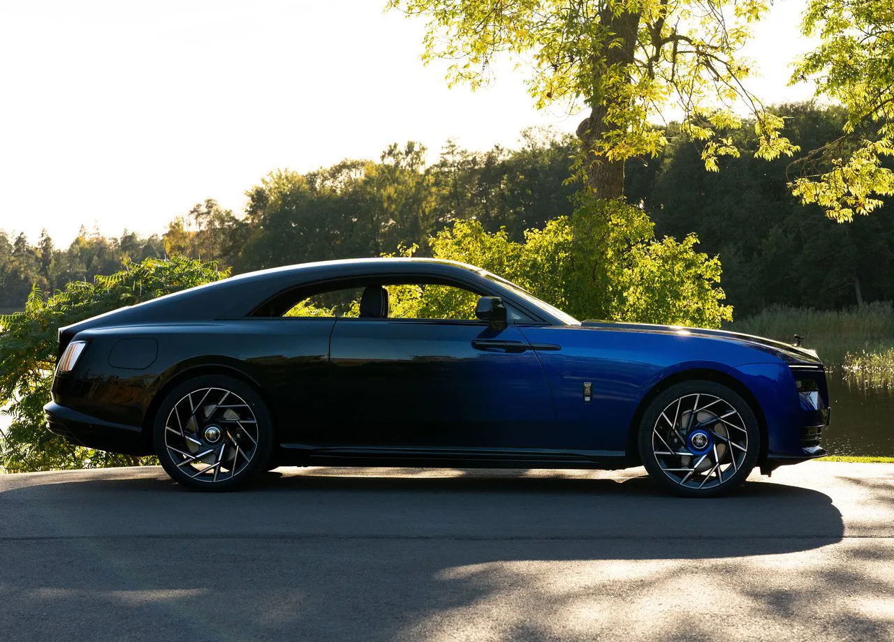 Rolls Royce Spectre Black Badge Series II 2027 (6)