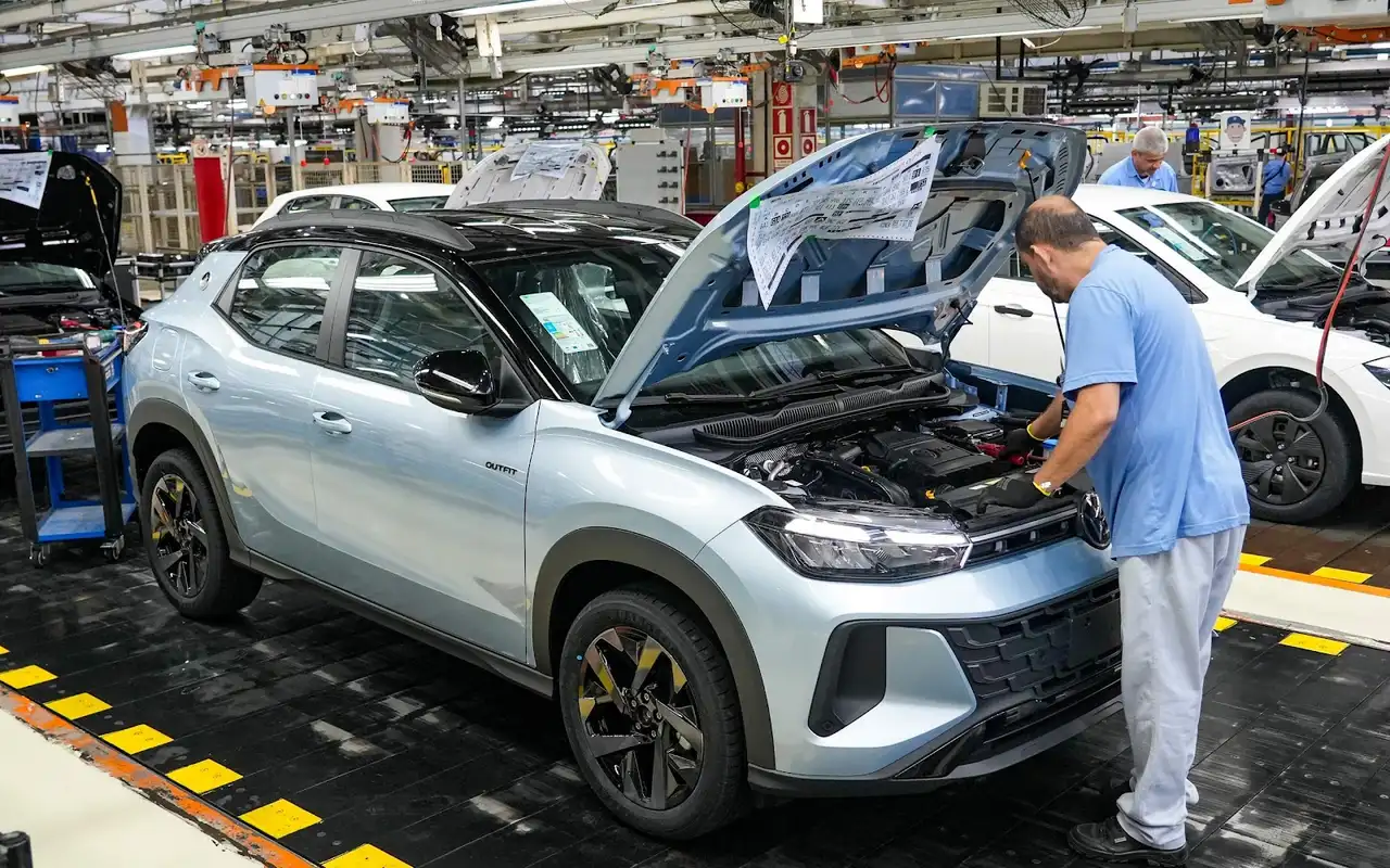 Volkswagen Tera 2027 linha de produção Taubaté capô aberto