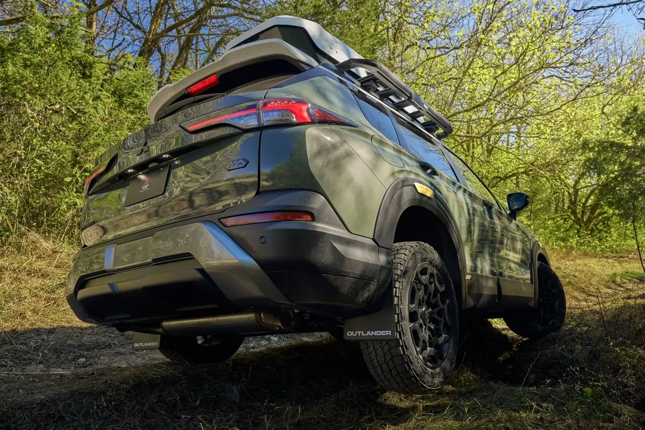 Mitsubishi Outlander Diamond Trail 2028